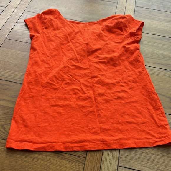 ⭐️🎉Women’s LOFT orange cap sleeve t-shirt size Med - Picture 4 of 4